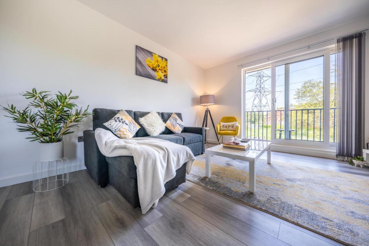 Ash View Place 4 -Heathrow - Thorpe Park - Free Parking Staines-upon-Thames Exterior photo